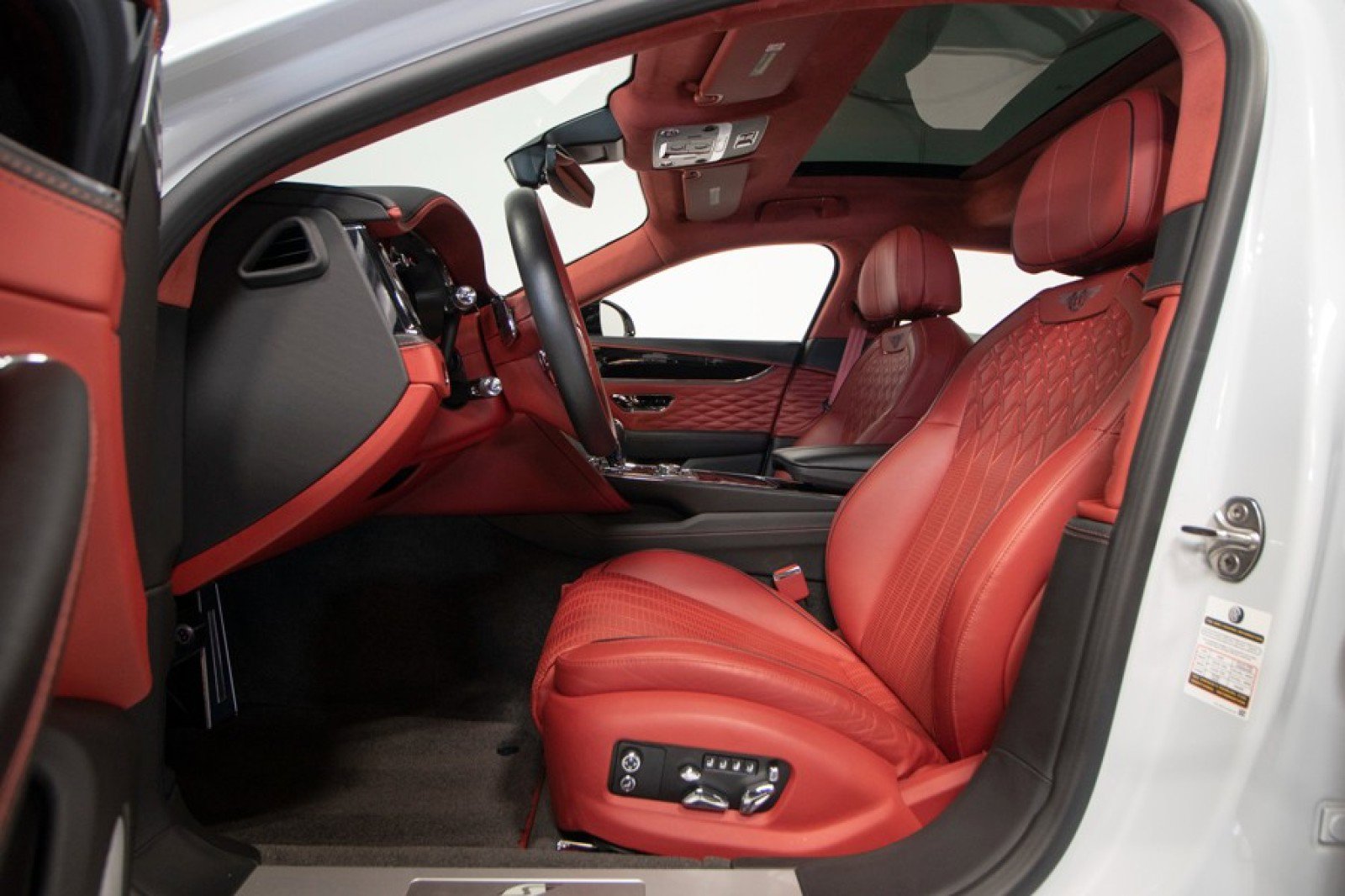 Used 2023 Bentley Flying Spur Flying Spur image 21