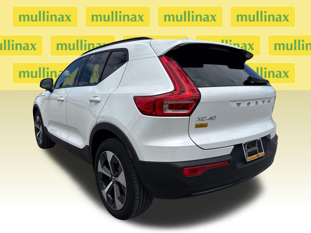Used 2024 Volvo XC40 B5 Core image 9