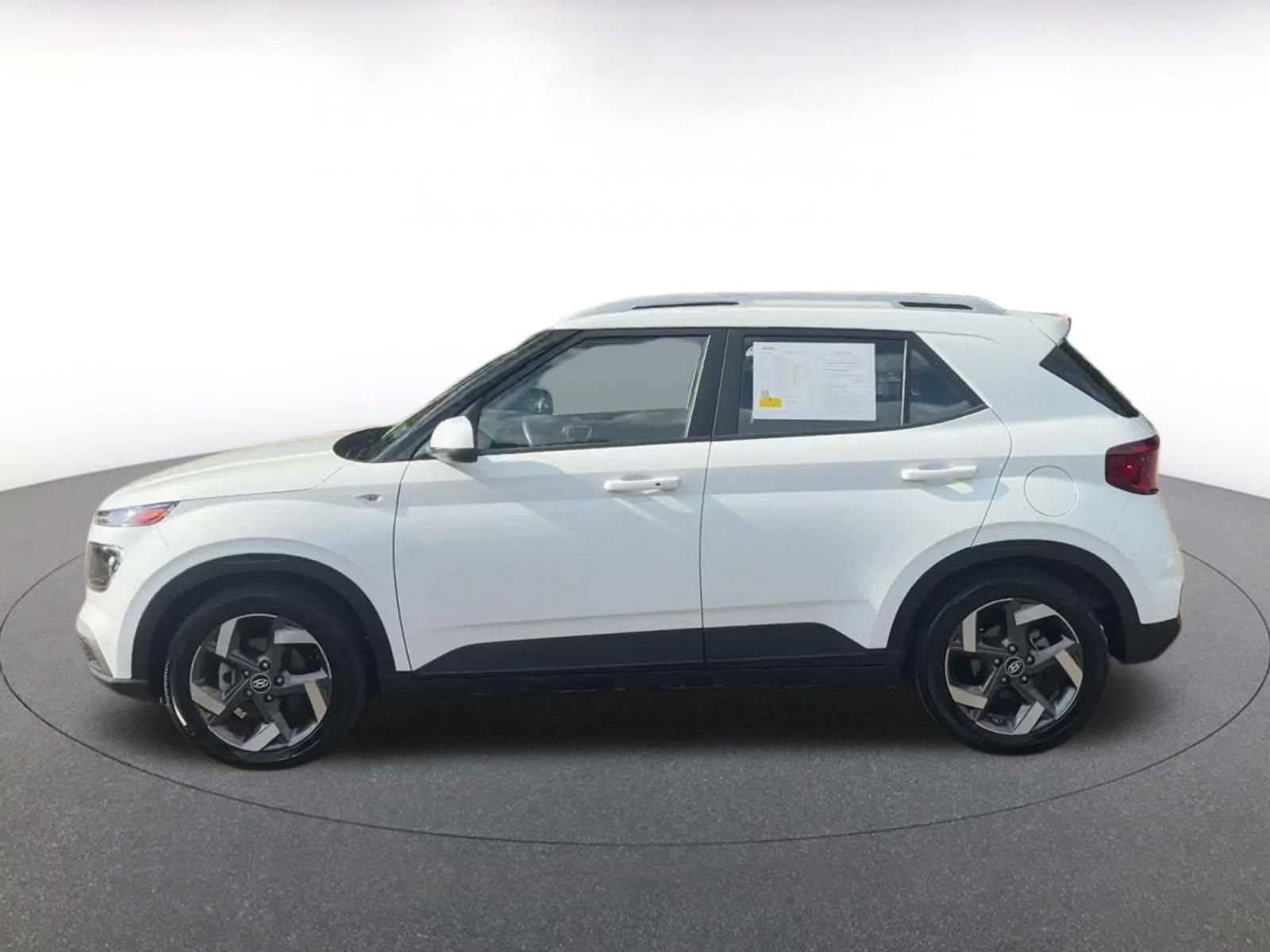 Used 2026 Hyundai Venue SEL FWD image 8