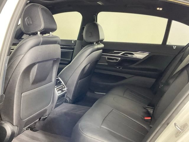 Used 2017 BMW 740i RWD image 11