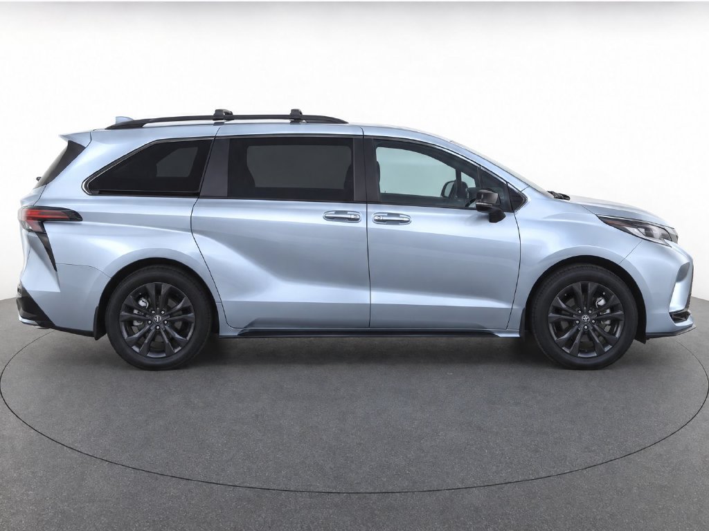 Used 2025 Toyota Sienna XSE w/ XSE Premium Package AWD/4WD image 9