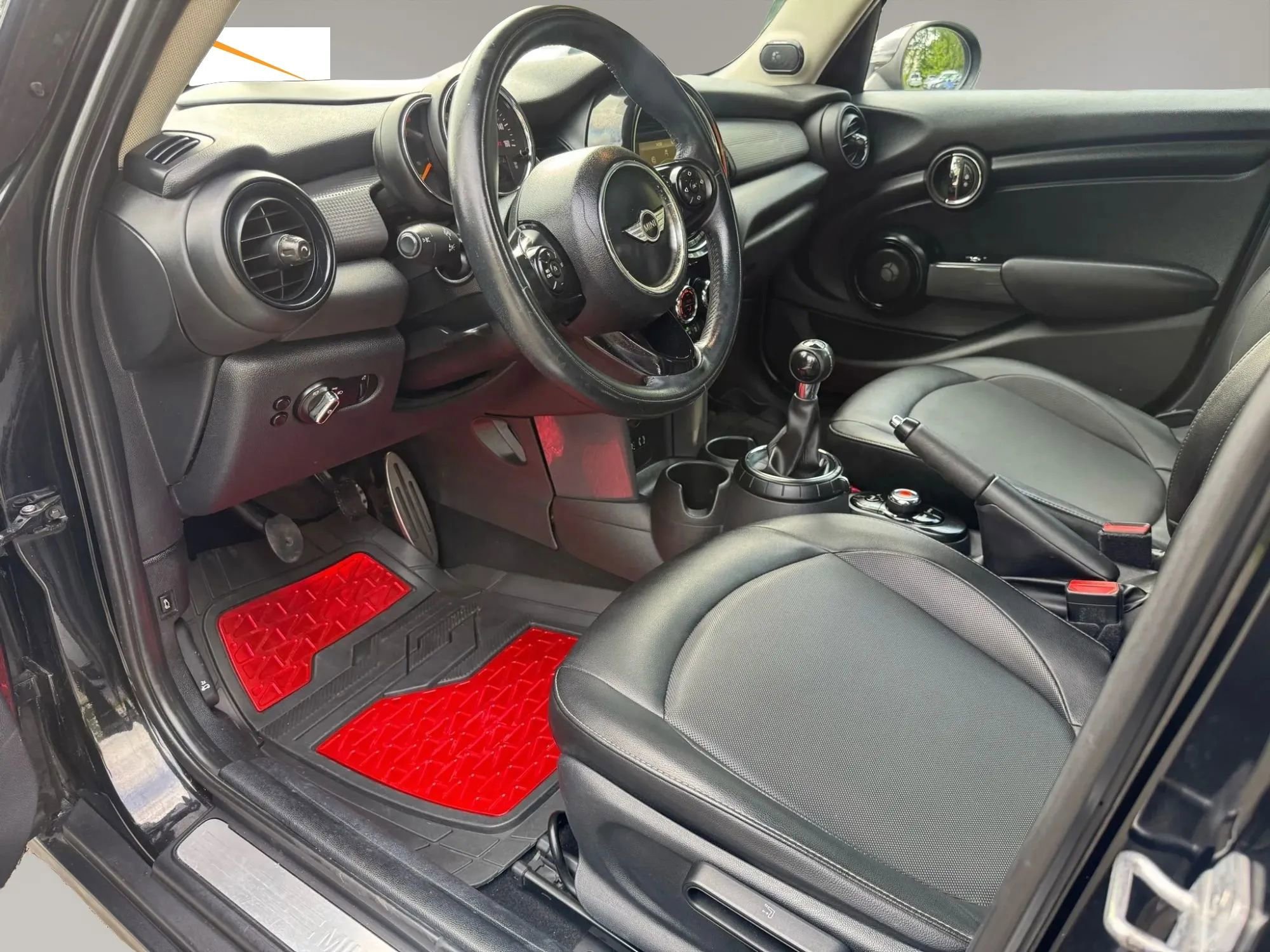 Used 2016 MINI Cooper 4-Door Hardtop w/ Premium Package FWD image 11