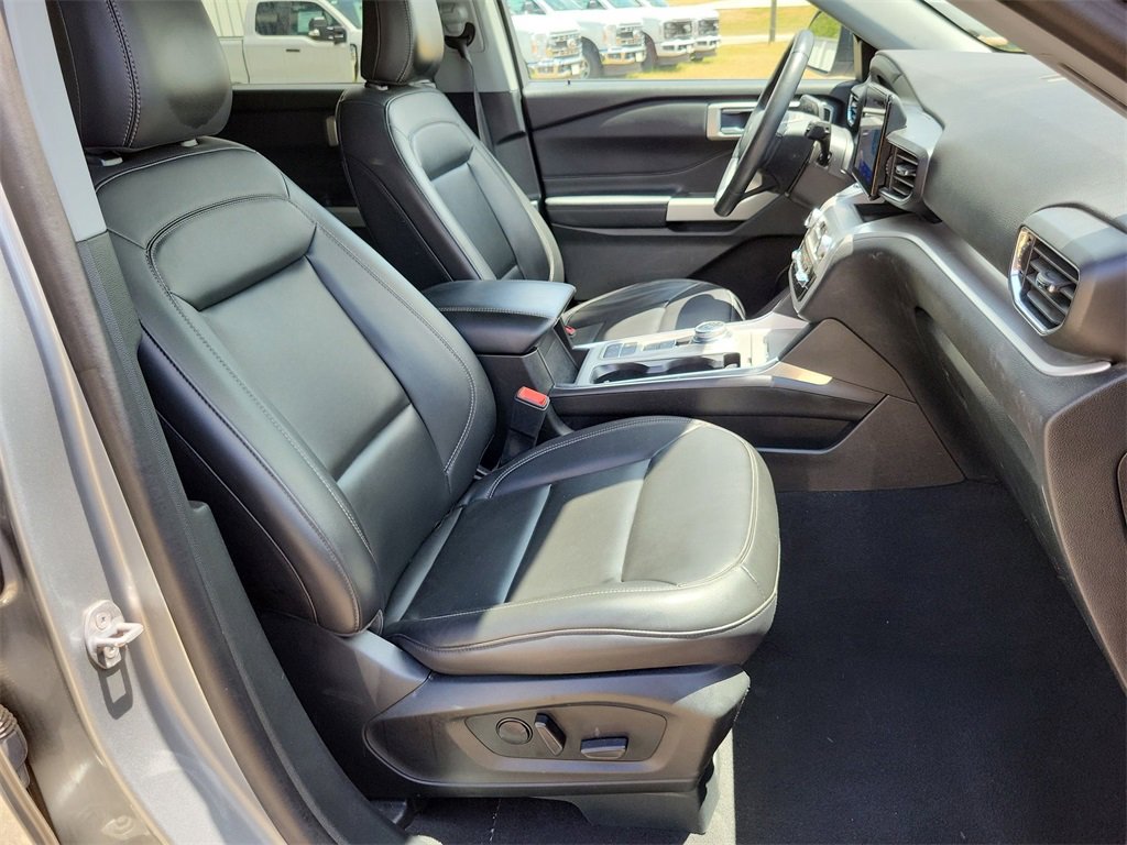 Used 2024 Ford Explorer XLT w/ Equipment Group 202A image 25