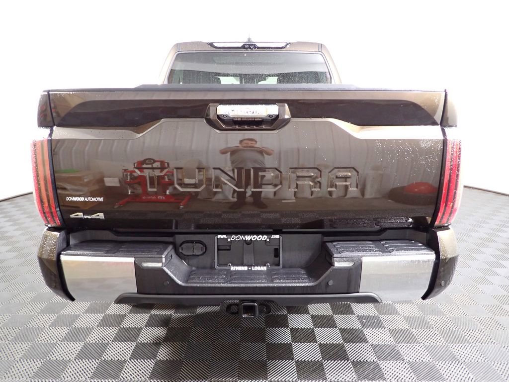 Used 2025 Toyota Tundra Limited AWD/4WD image 16
