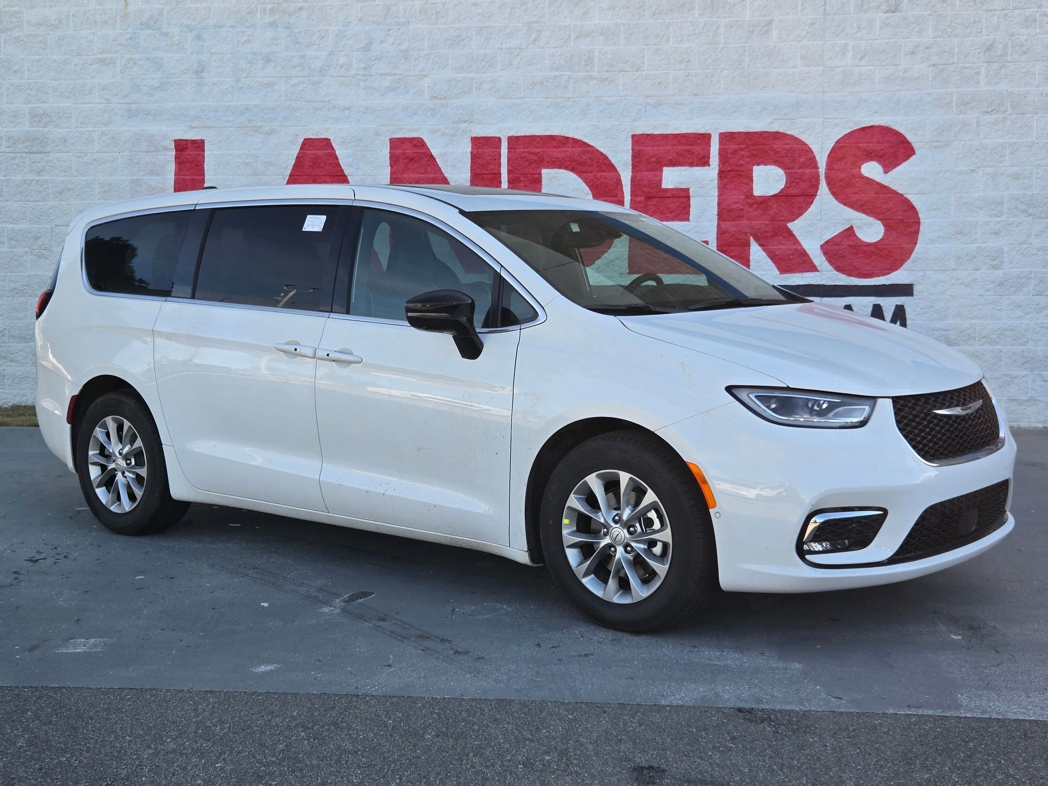 New 2026 Chrysler Pacifica Limited w/ Uconnect Theater Family Group image 1