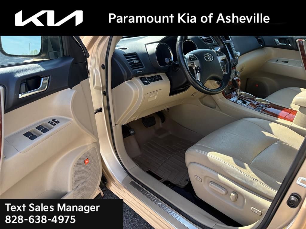 Used 2011 Toyota Highlander Limited w/ Tow Pkg image 16