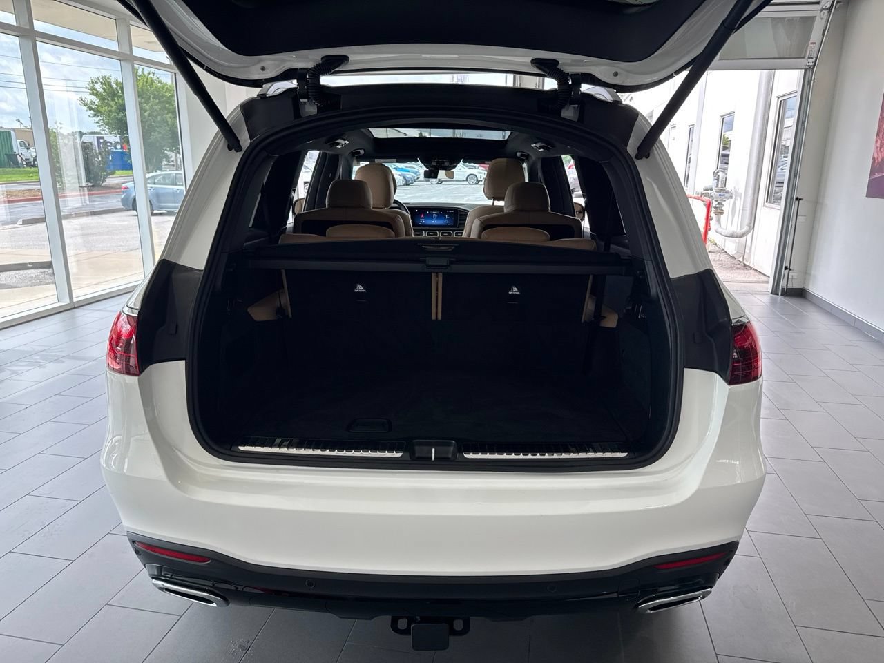 Used 2025 Mercedes-Benz GLS 450 4MATIC image 9