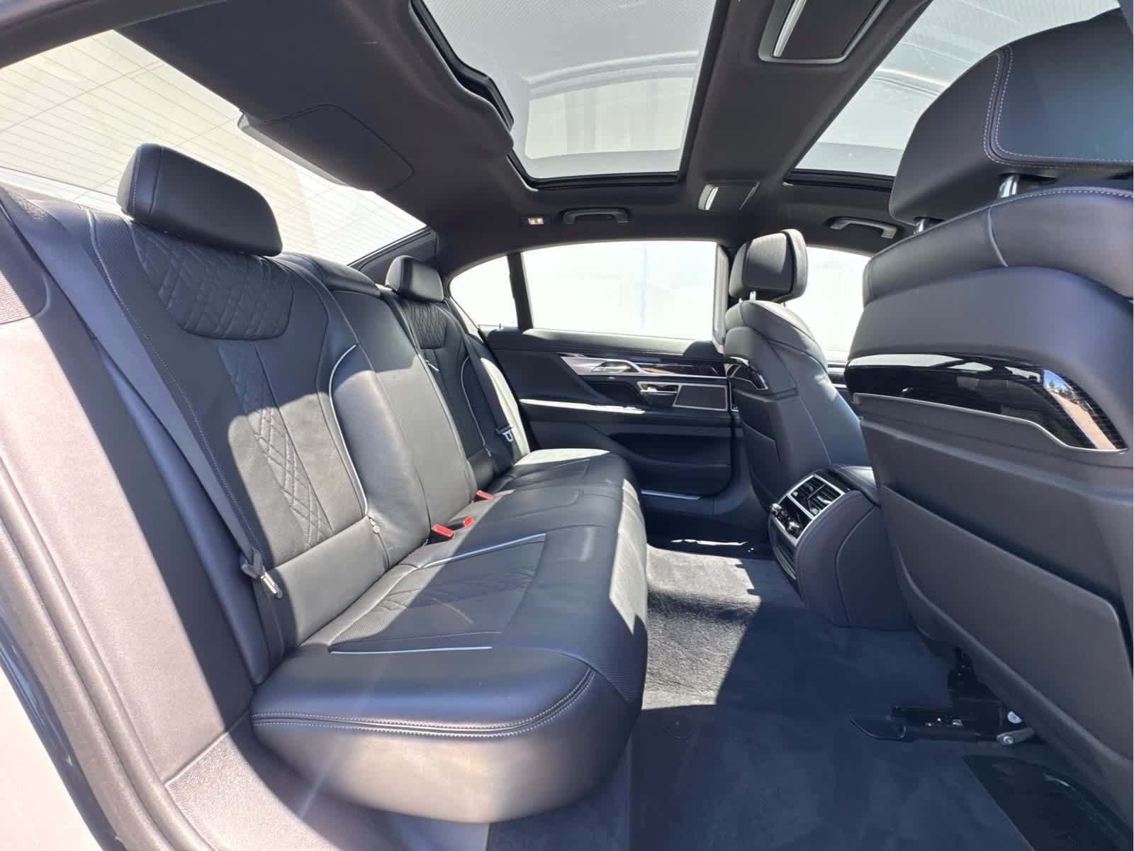 Used 2022 BMW 750Li xDrive AWD/4WD image 19