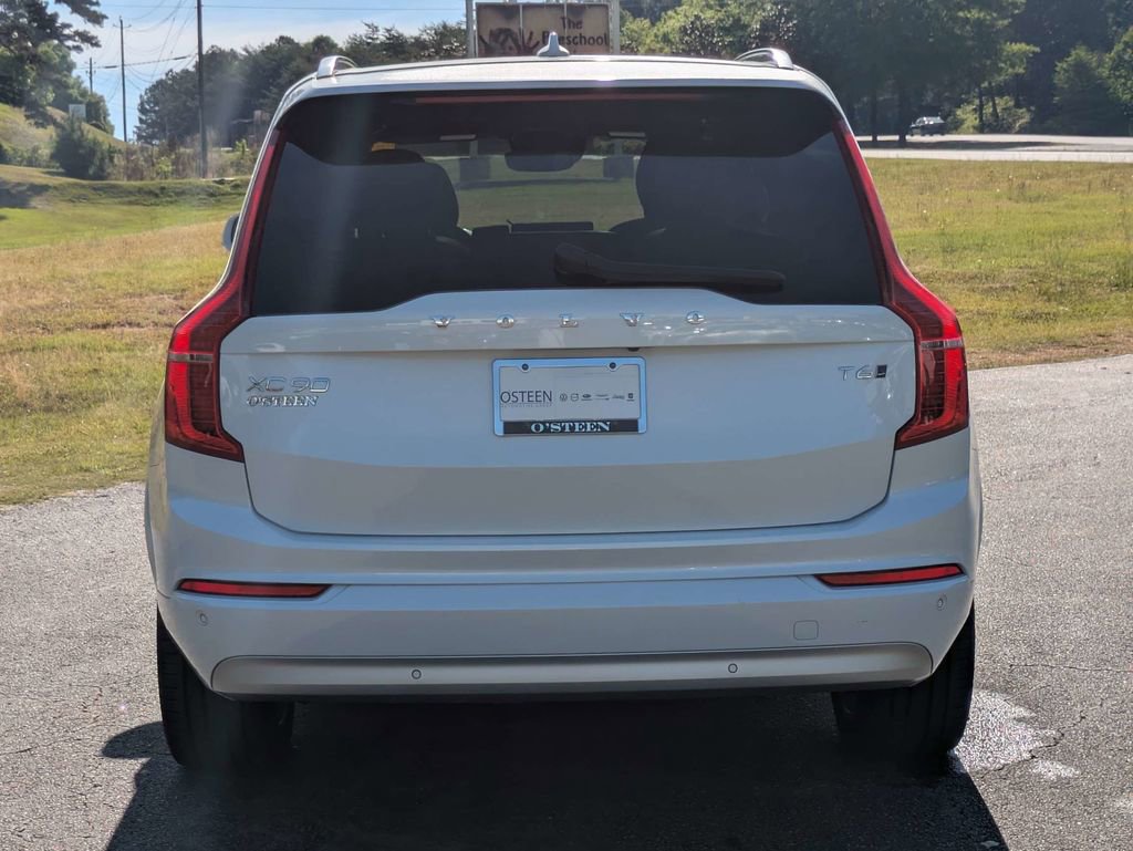 Used 2022 Volvo XC90 T6 Momentum AWD/4WD image 5