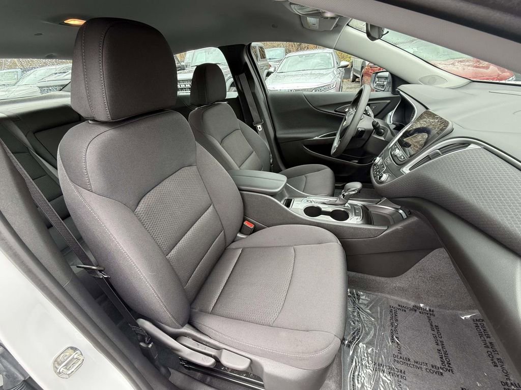 Used 2023 Chevrolet Malibu LT image 9