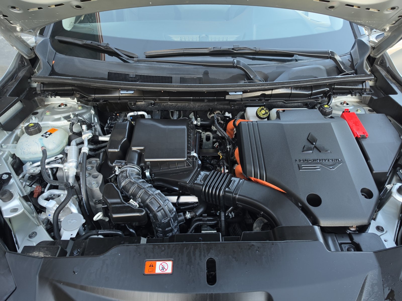 Used 2024 Mitsubishi Outlander 4WD Plug-In Hybrid image 34