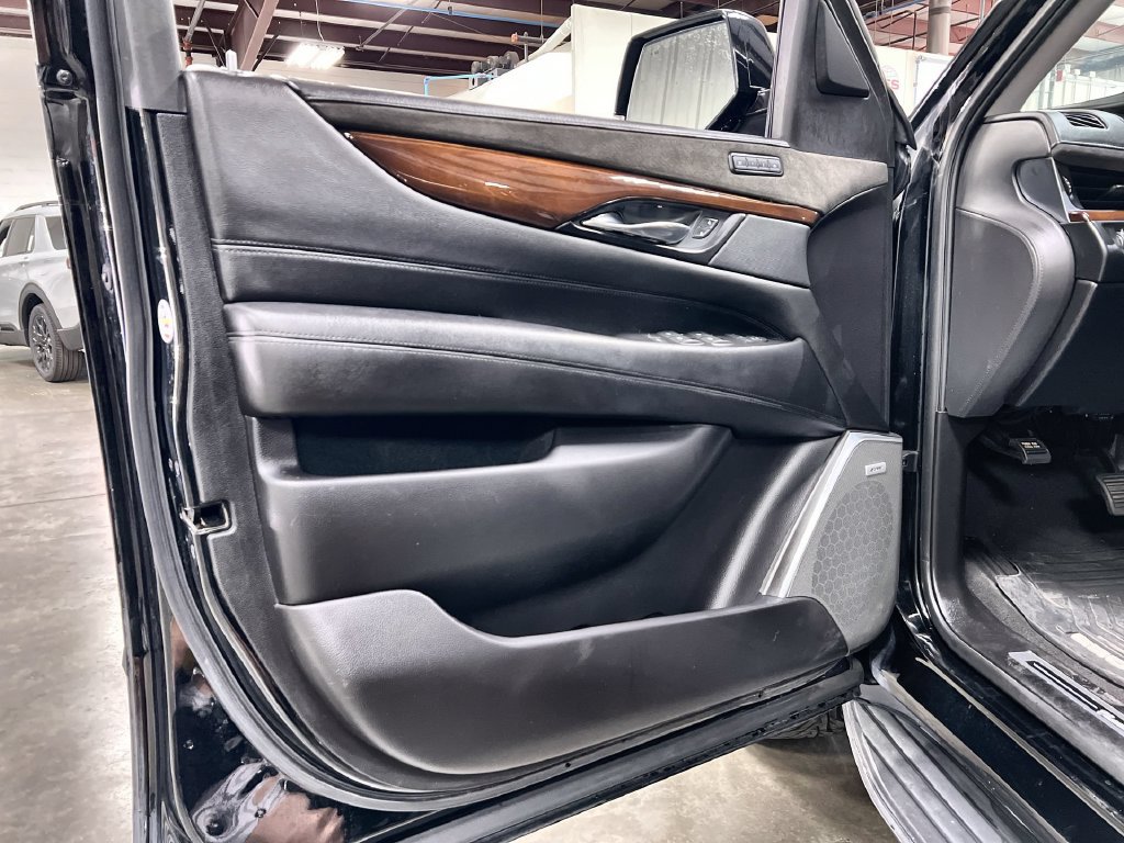 Used 2019 Cadillac Escalade Luxury RWD image 15