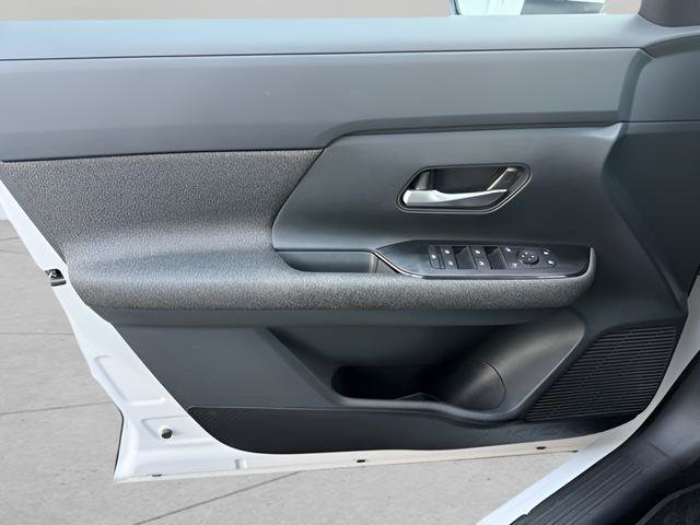 Certified 2025 Nissan Kicks SV w/ Charging Package FWD image 9