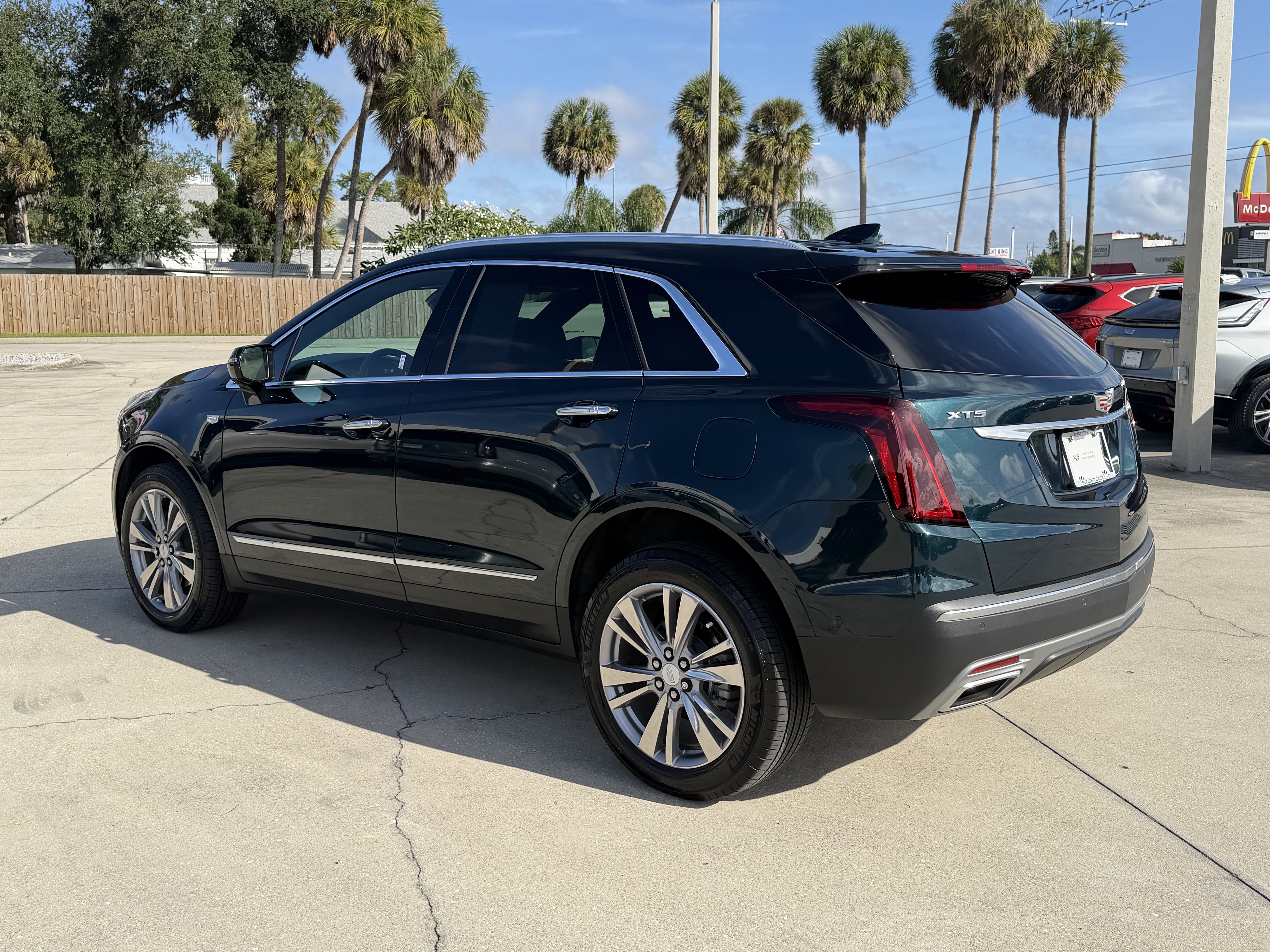 Certified 2024 Cadillac XT5 Premium Luxury w/ Technology Package FWD image 5