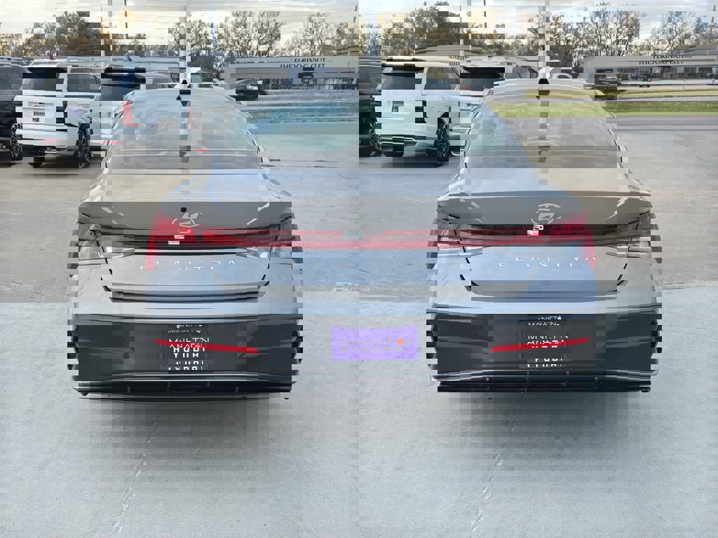 New 2025 Hyundai Elantra SEL image 9
