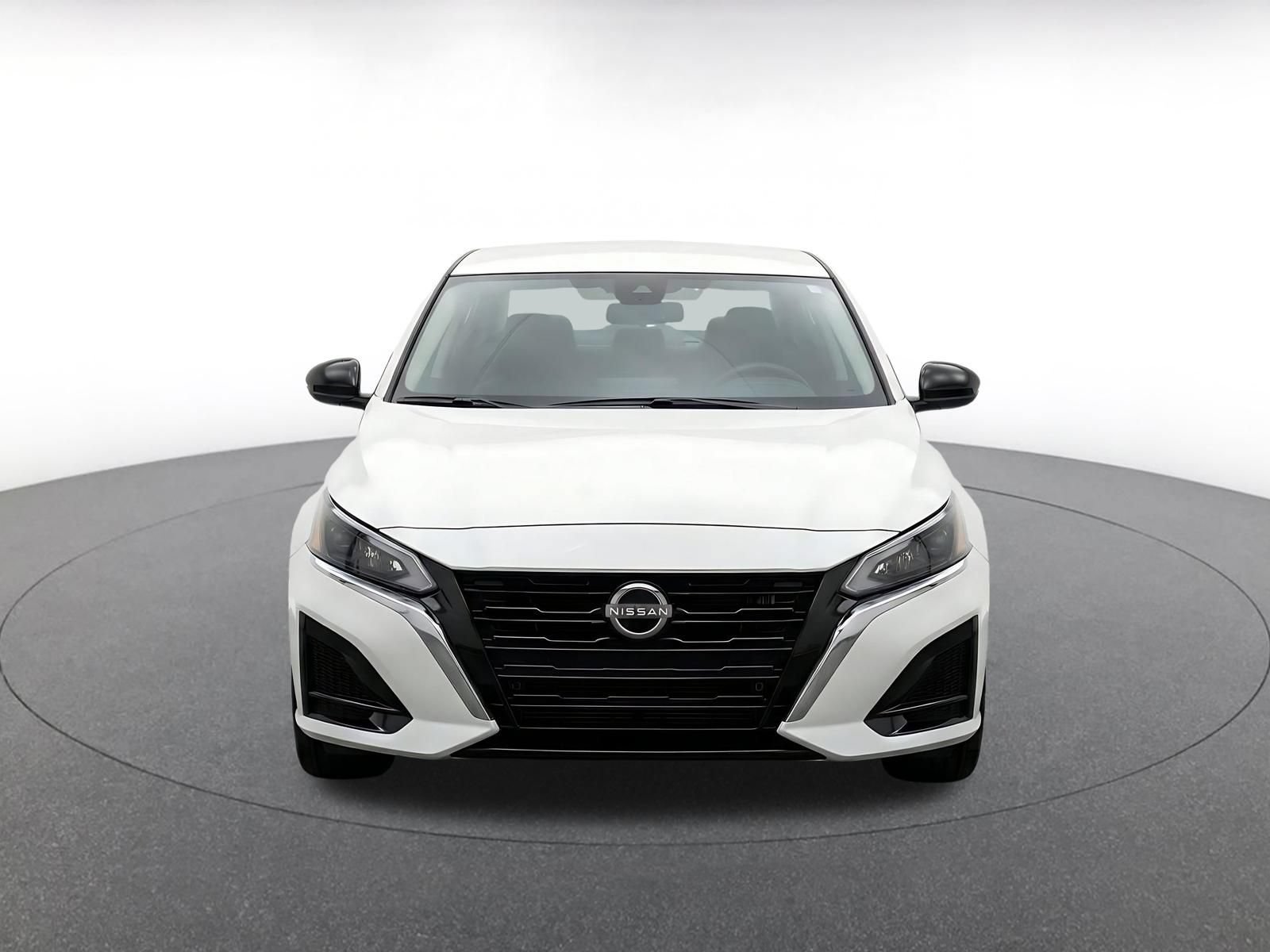 Used 2025 Nissan Altima 2.5 SV FWD image 2