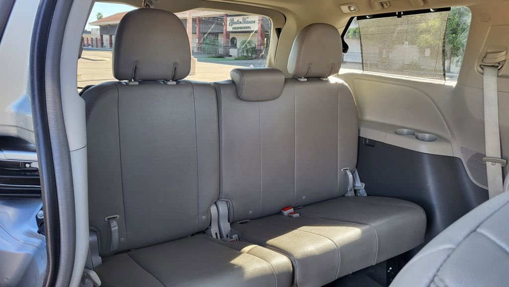 Used 2018 Toyota Sienna XLE w/ XLE Navigation Package image 19