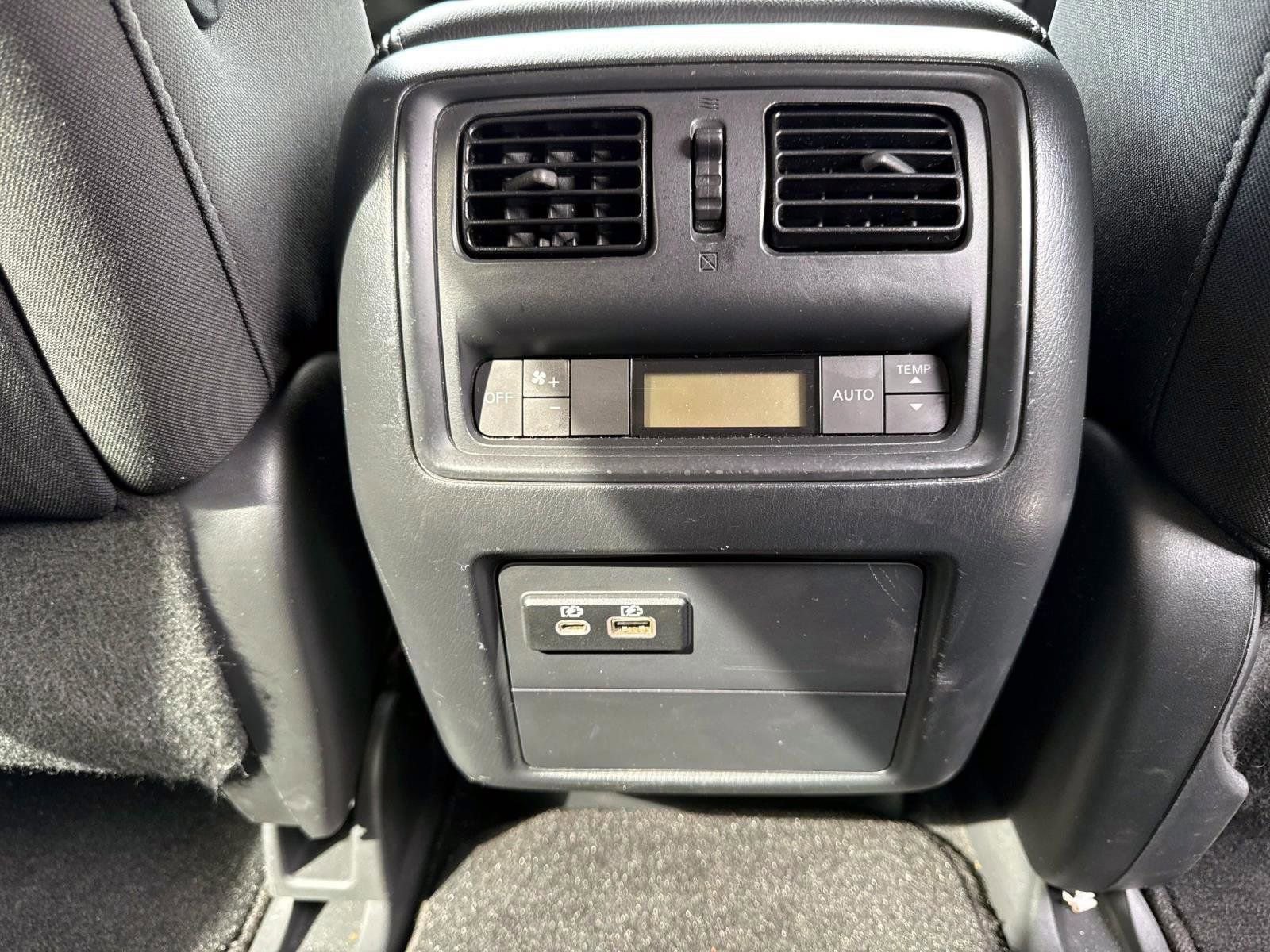 Used 2020 Nissan Pathfinder SV image 19