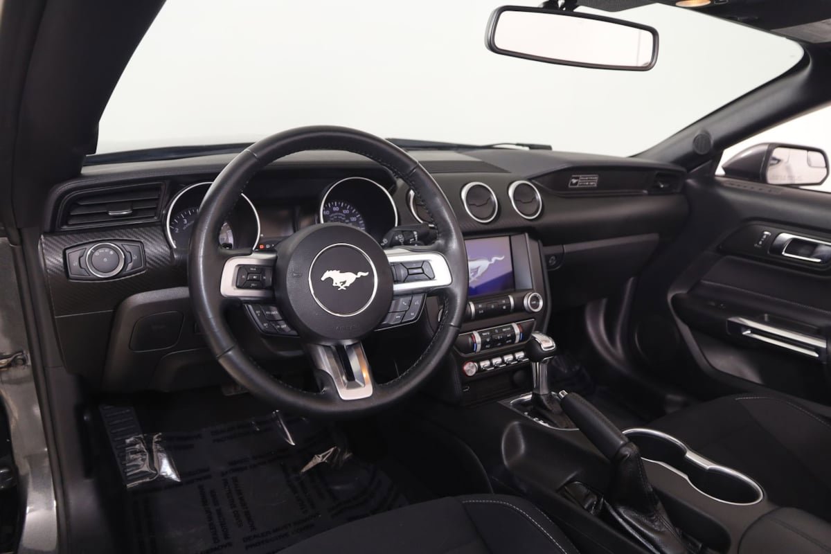 Used 2020 Ford Mustang Convertible RWD image 29