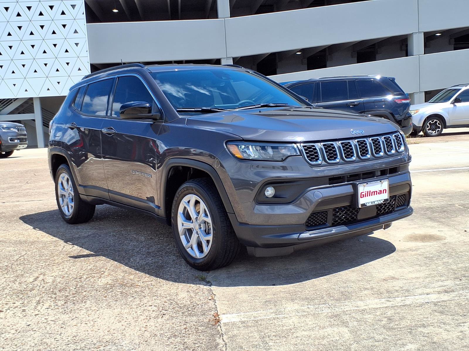 Used 2024 Jeep Compass Latitude w/ Convenience Group AWD/4WD image 2
