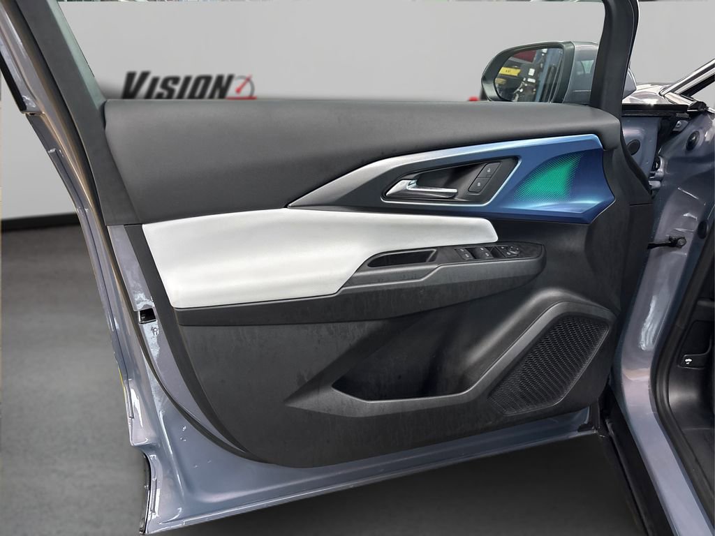 Used 2025 Chevrolet Equinox EV LT image 25