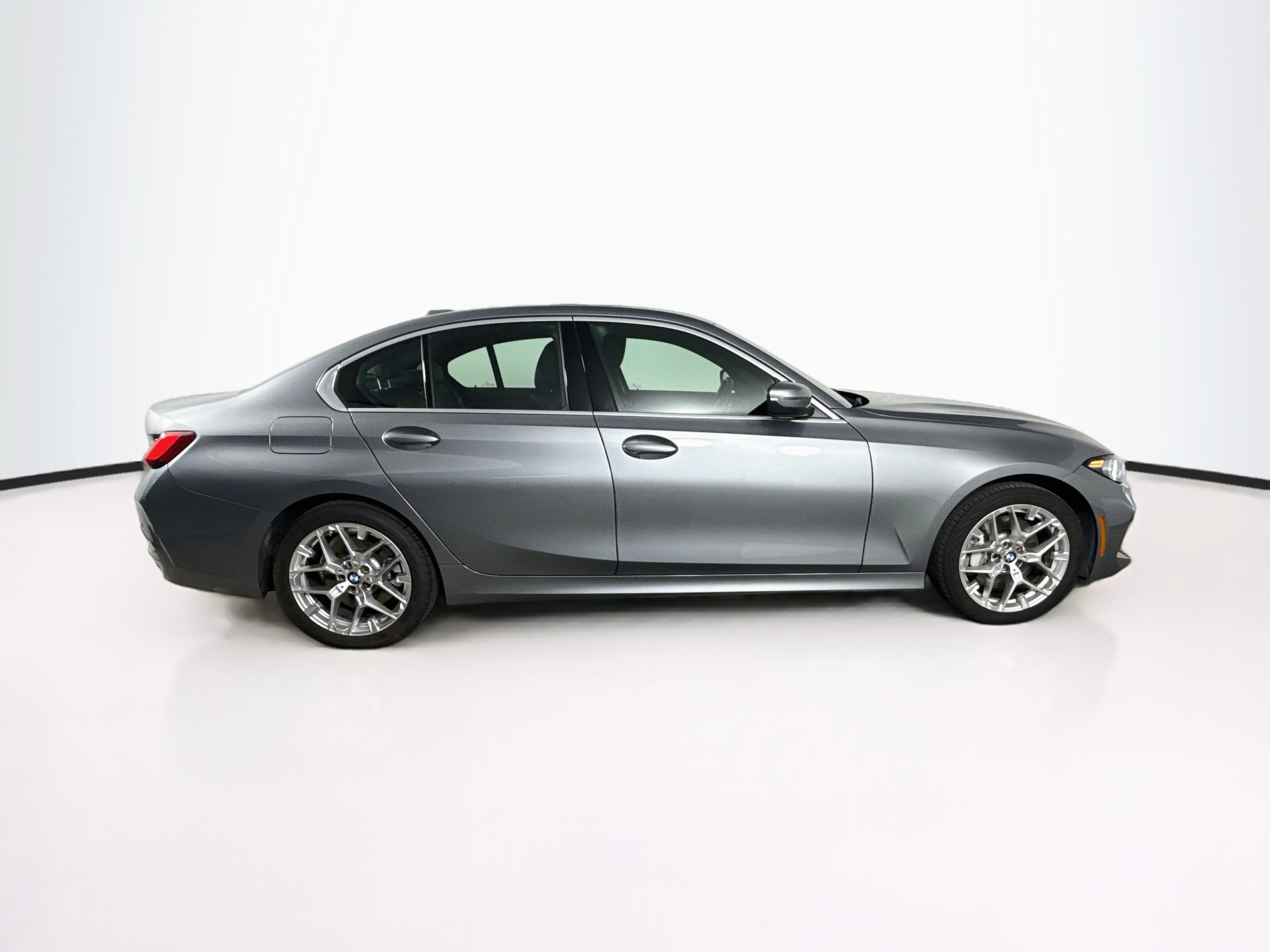 Used 2025 BMW 330i Sedan RWD image 2