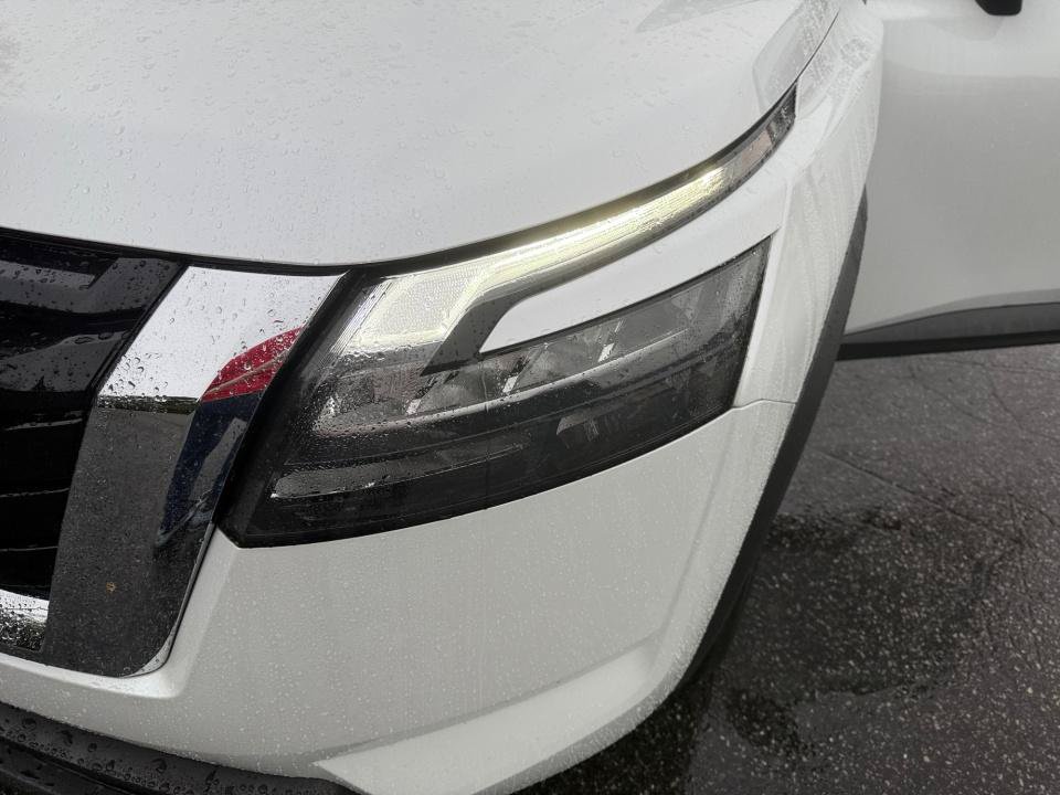 Used 2025 Nissan Pathfinder SV FWD image 26