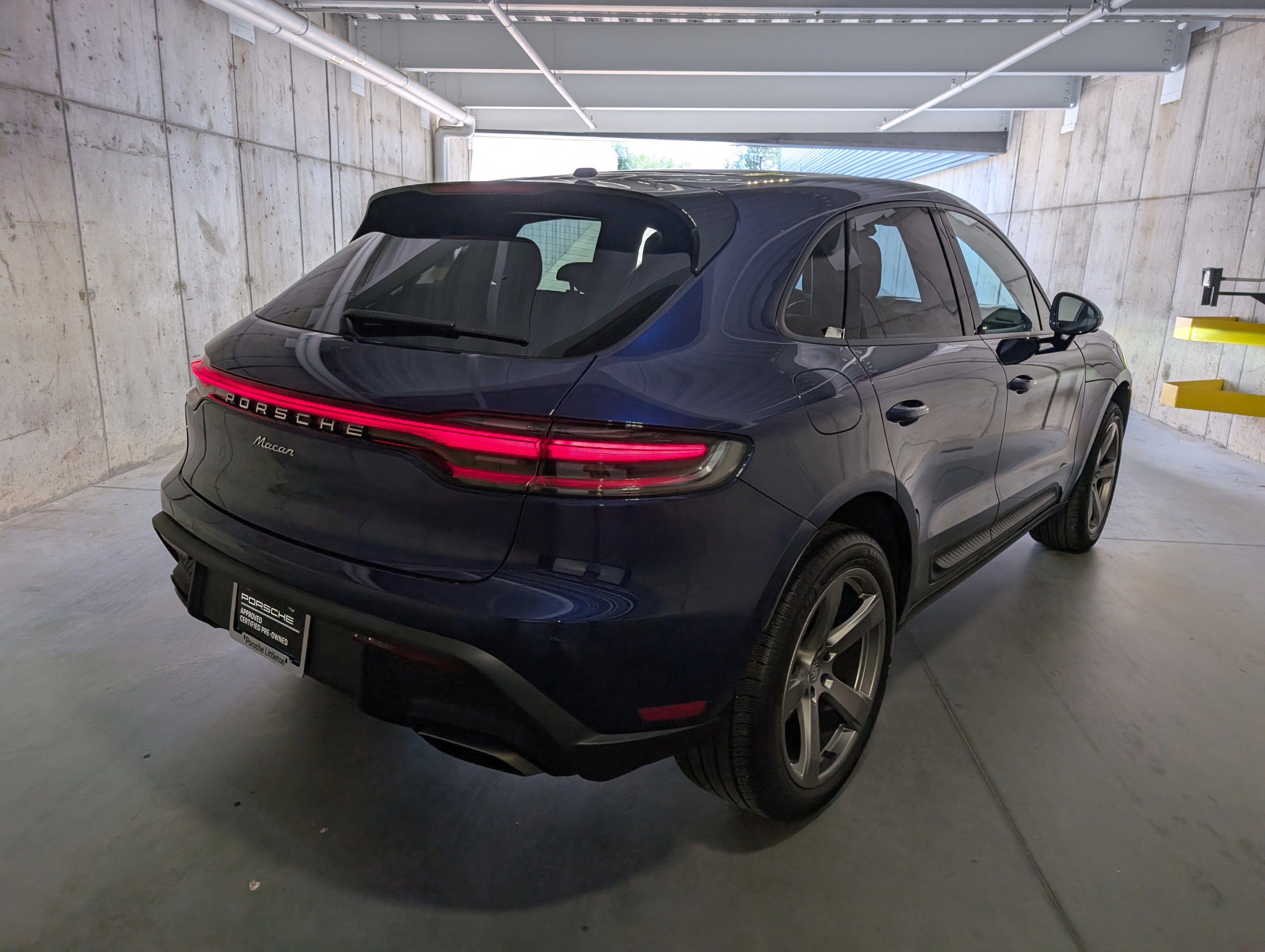 Certified 2024 Porsche Macan image 11