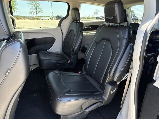 Used 2024 Chrysler Pacifica Touring-L image 26