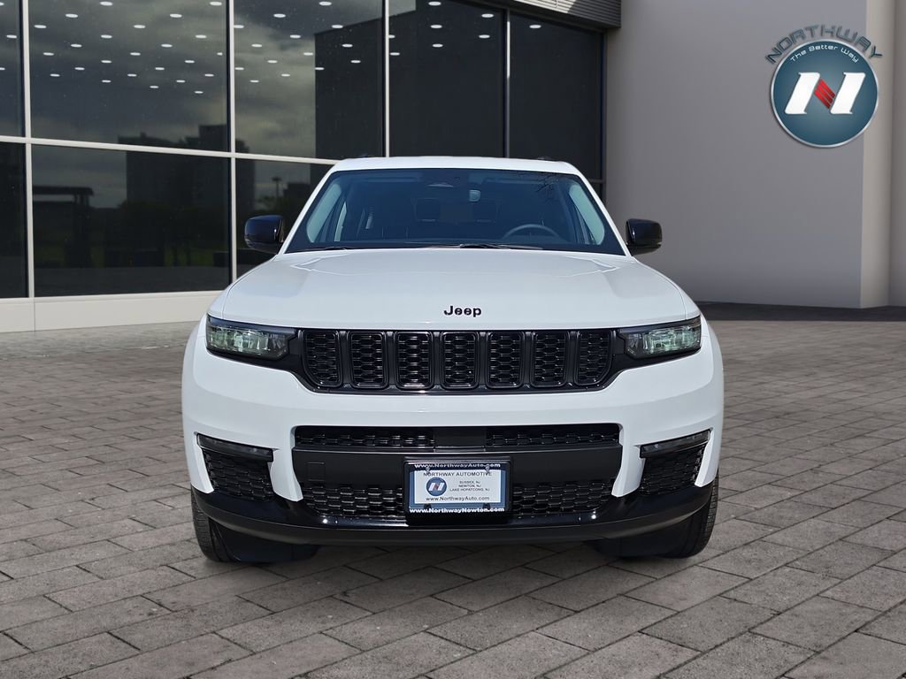 Used 2023 Jeep Grand Cherokee L Limited w/ Black Appearance Package AWD/4WD image 8