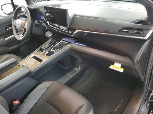 Used 2026 Toyota Sienna Platinum AWD/4WD image 25
