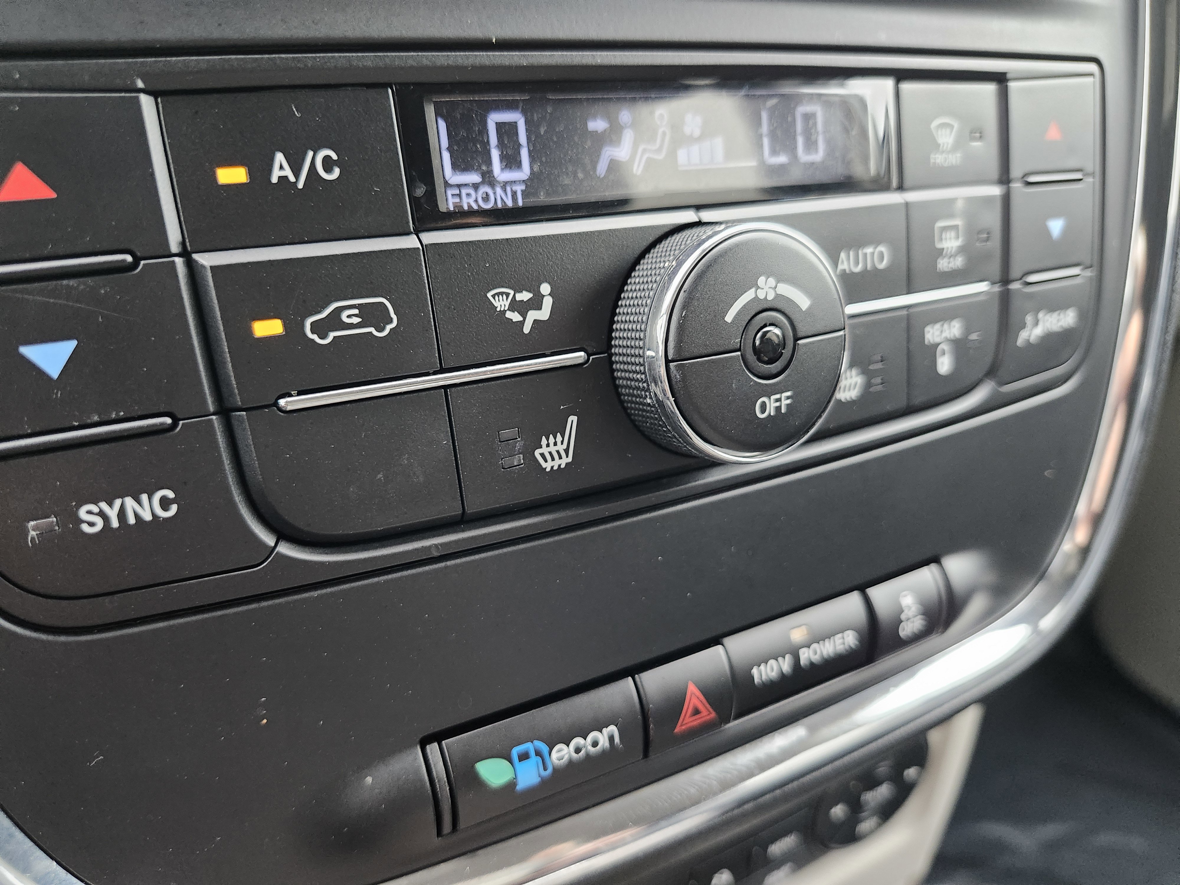 Used 2011 Chrysler Town & Country Touring-L w/ Entertainment Group #2 FWD image 8