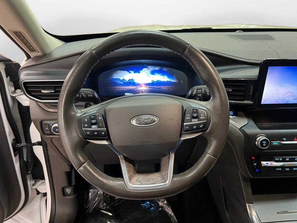 Used 2020 Ford Explorer Platinum image 13