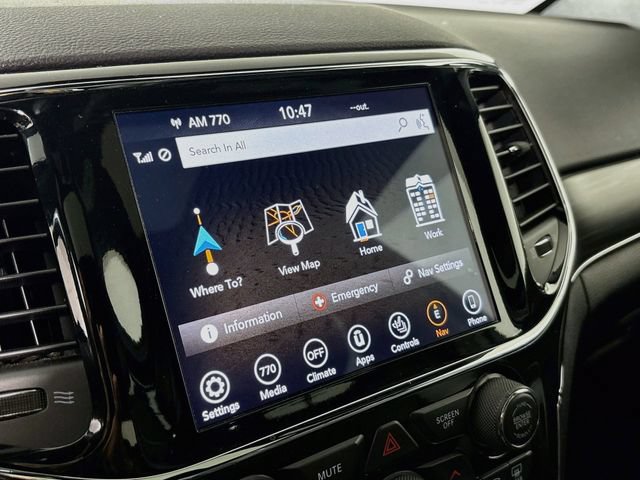 Used 2019 Jeep Grand Cherokee Limited AWD/4WD image 13
