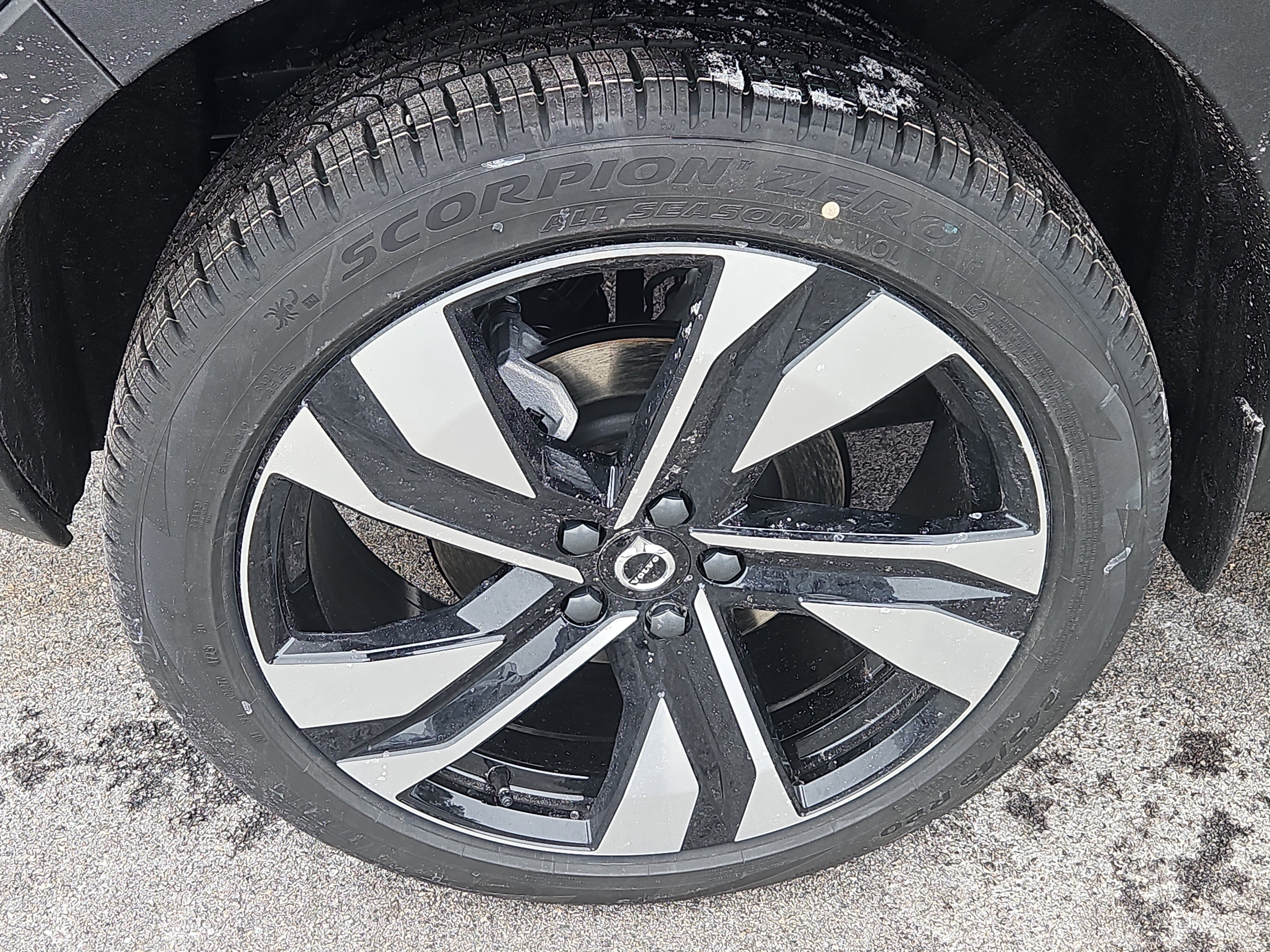 New 2026 Volvo XC40 B5 Plus w/ Protection Package Premier image 21