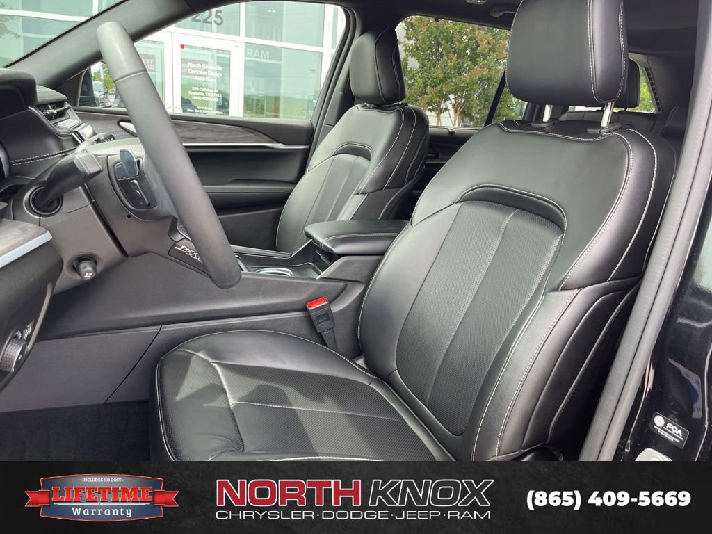 Used 2024 Jeep Grand Cherokee Limited w/ Luxury Tech Group II AWD/4WD image 4