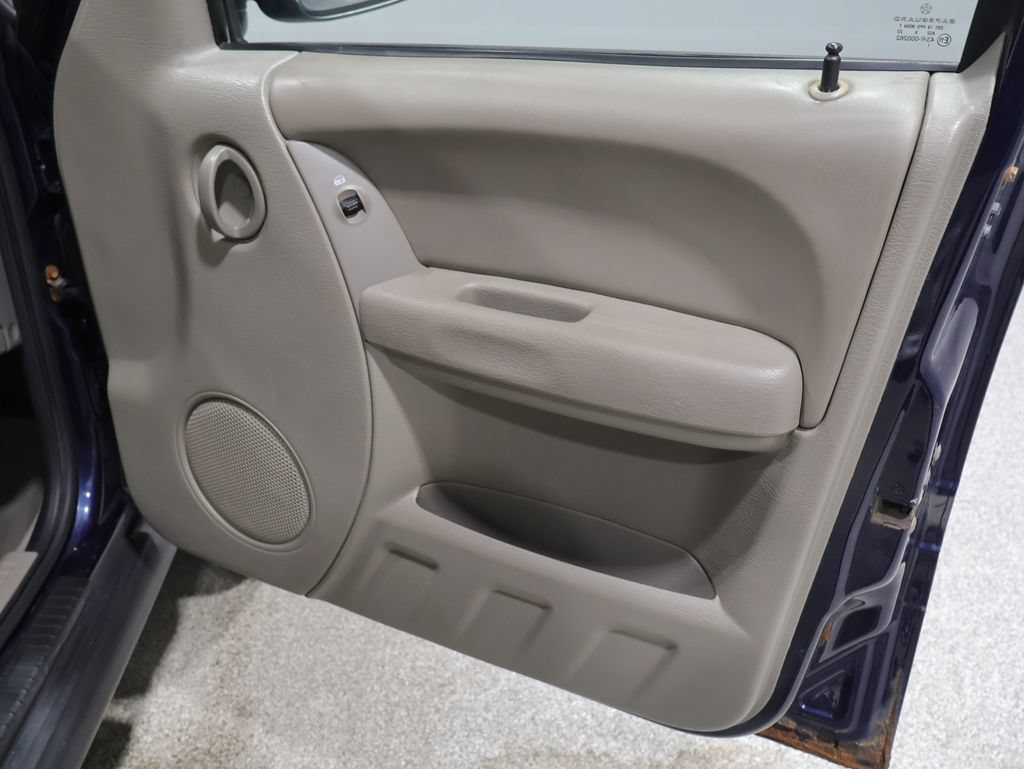 Used 2007 Jeep Liberty Sport AWD/4WD image 22