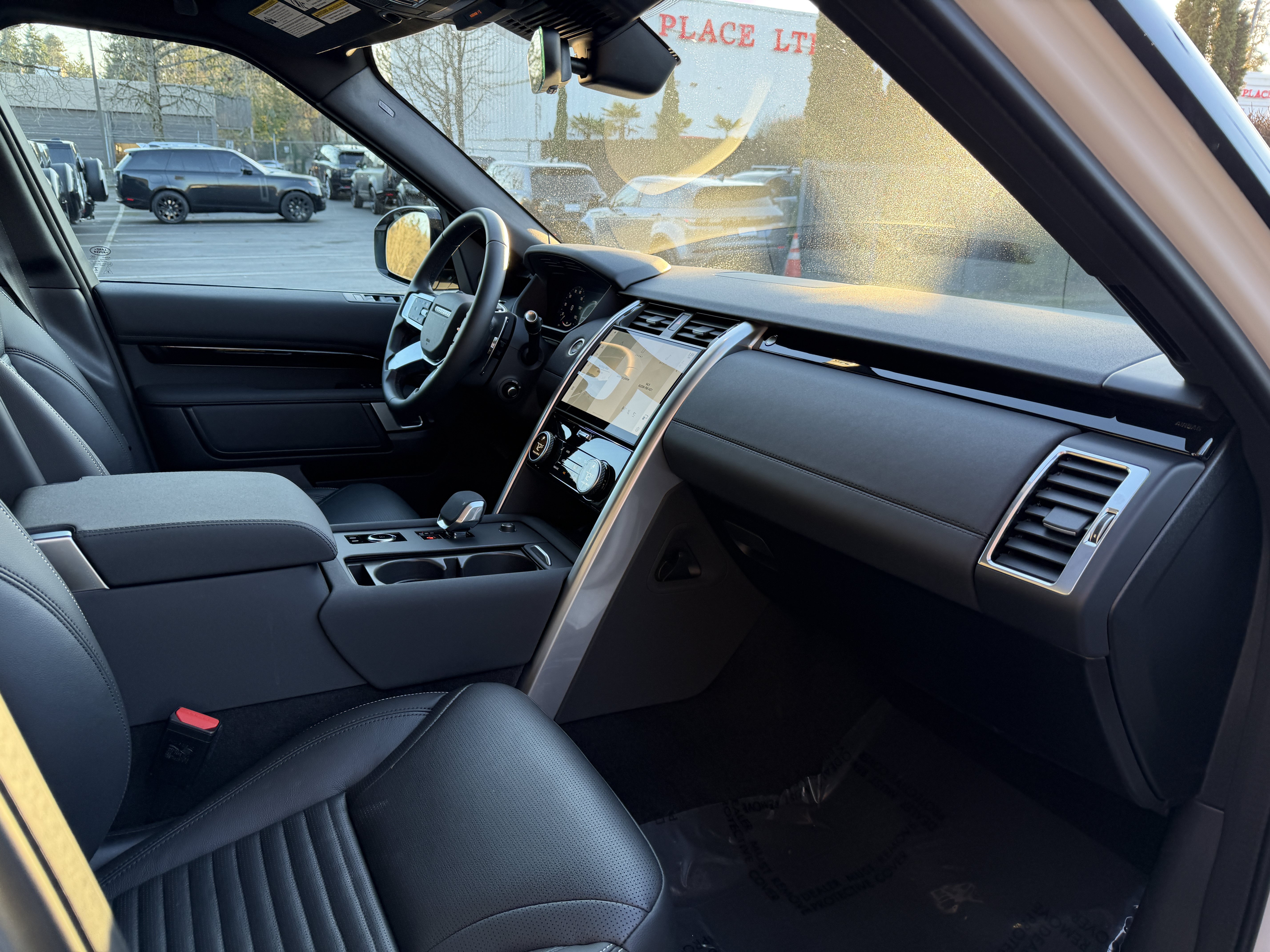 Certified 2025 Land Rover Discovery S AWD/4WD image 11