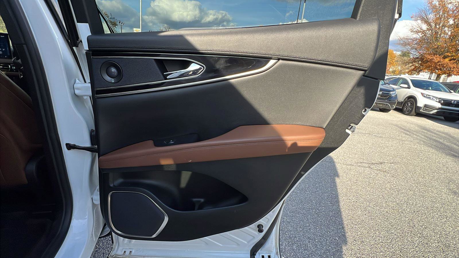 Used 2023 Lincoln Nautilus Reserve w/ Equipment Group 201A image 14