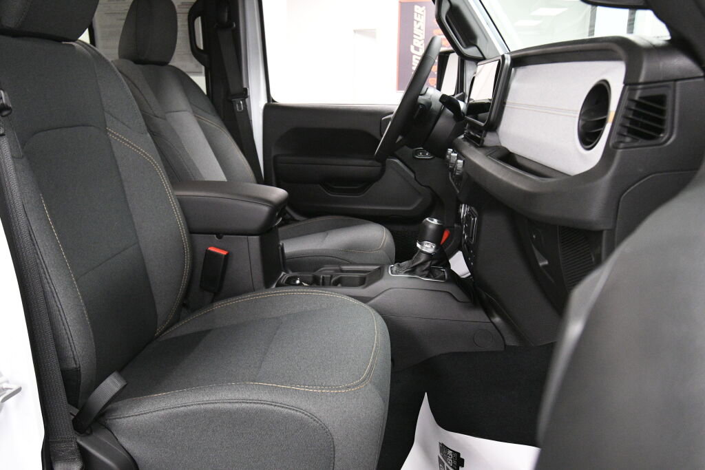 Used 2025 Jeep Wrangler Sport S image 25