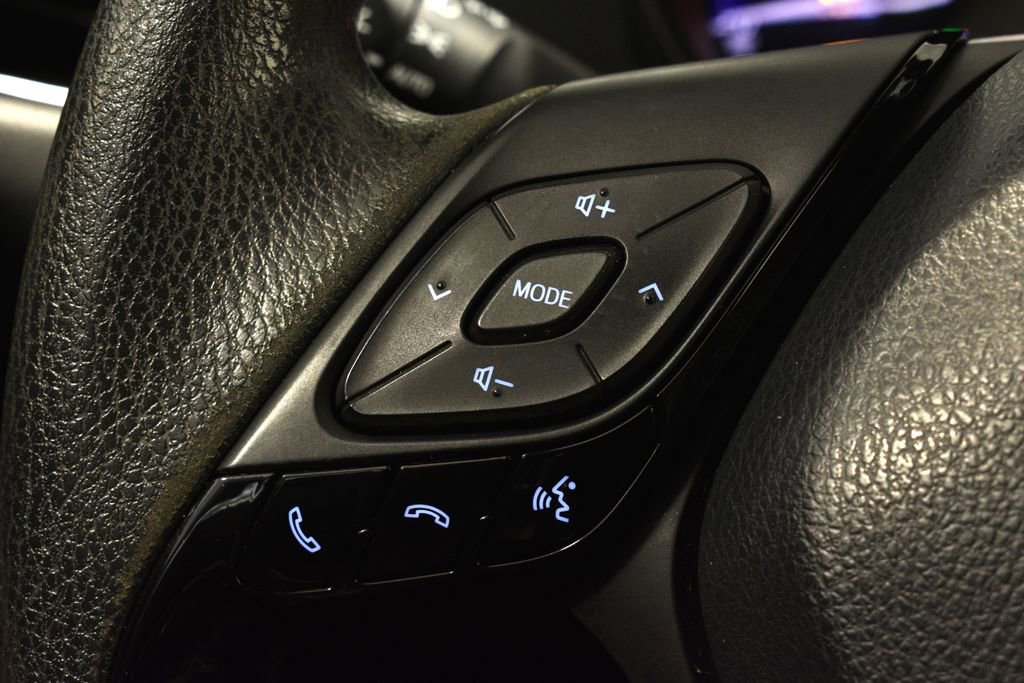 Used 2020 Toyota C-HR LE image 19