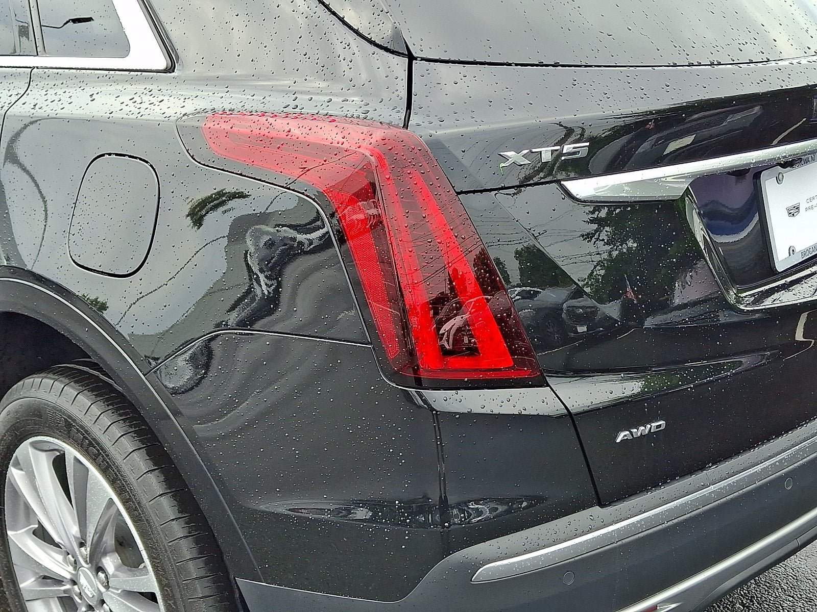 Certified 2024 Cadillac XT5 Premium Luxury w/ LPO, Floor Liner Package AWD/4WD image 12