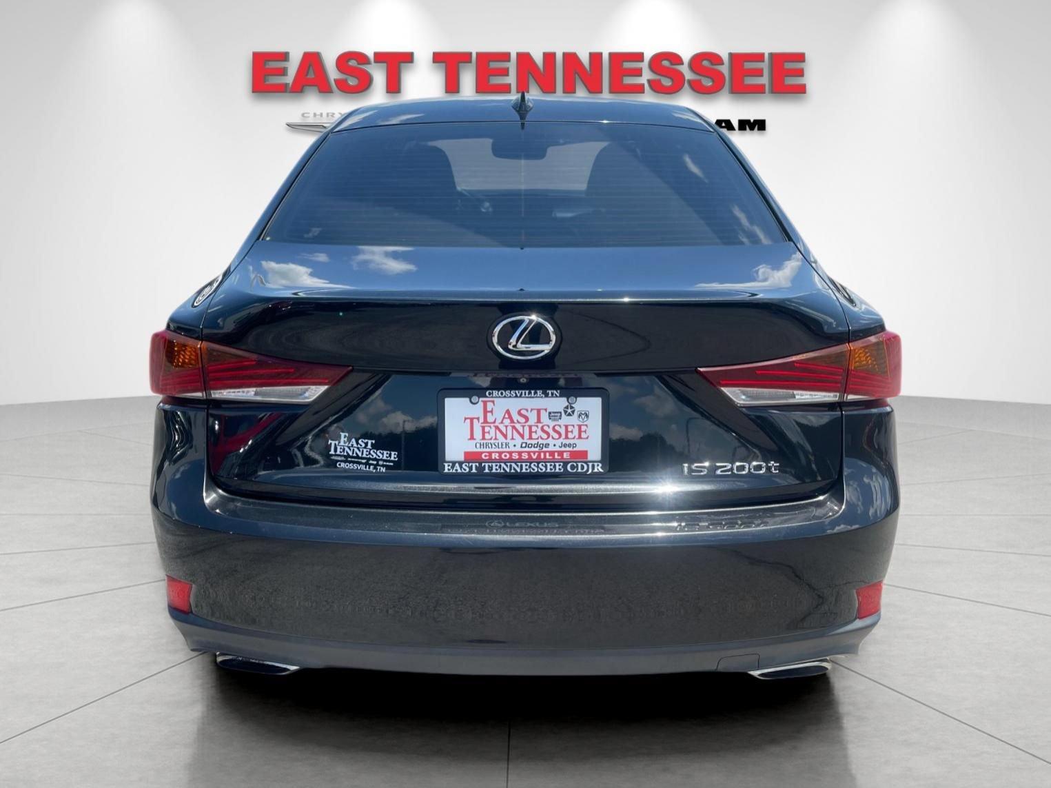 Used 2017 Lexus IS 200t RWD image 4