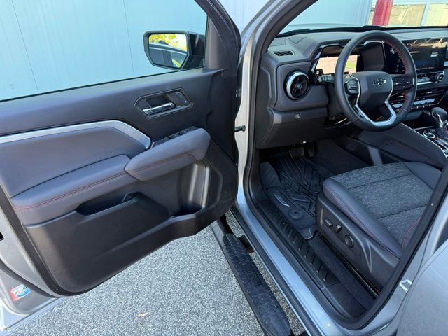 Used 2024 Chevrolet Colorado Z71 w/ Z71 Convenience Package 2 AWD/4WD image 11
