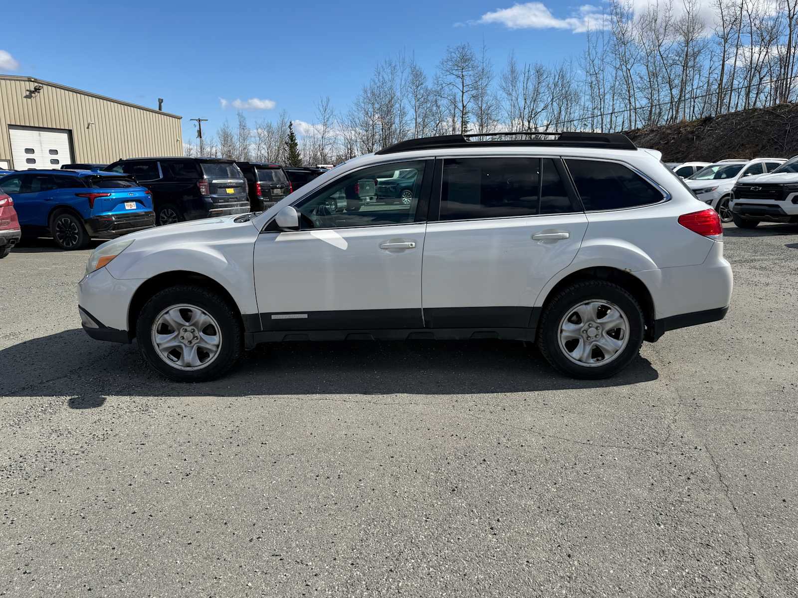 Used 2011 Subaru Outback 3.6R Limited w/ PWR Moonroof Pkg AWD/4WD image 2