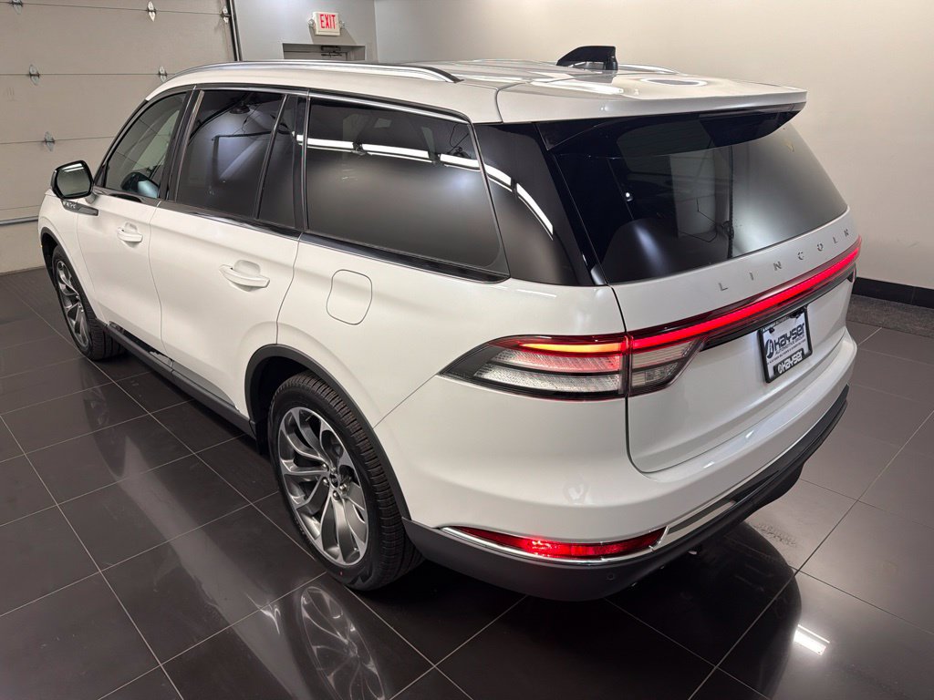 New 2027 Lincoln Aviator AWD image 4
