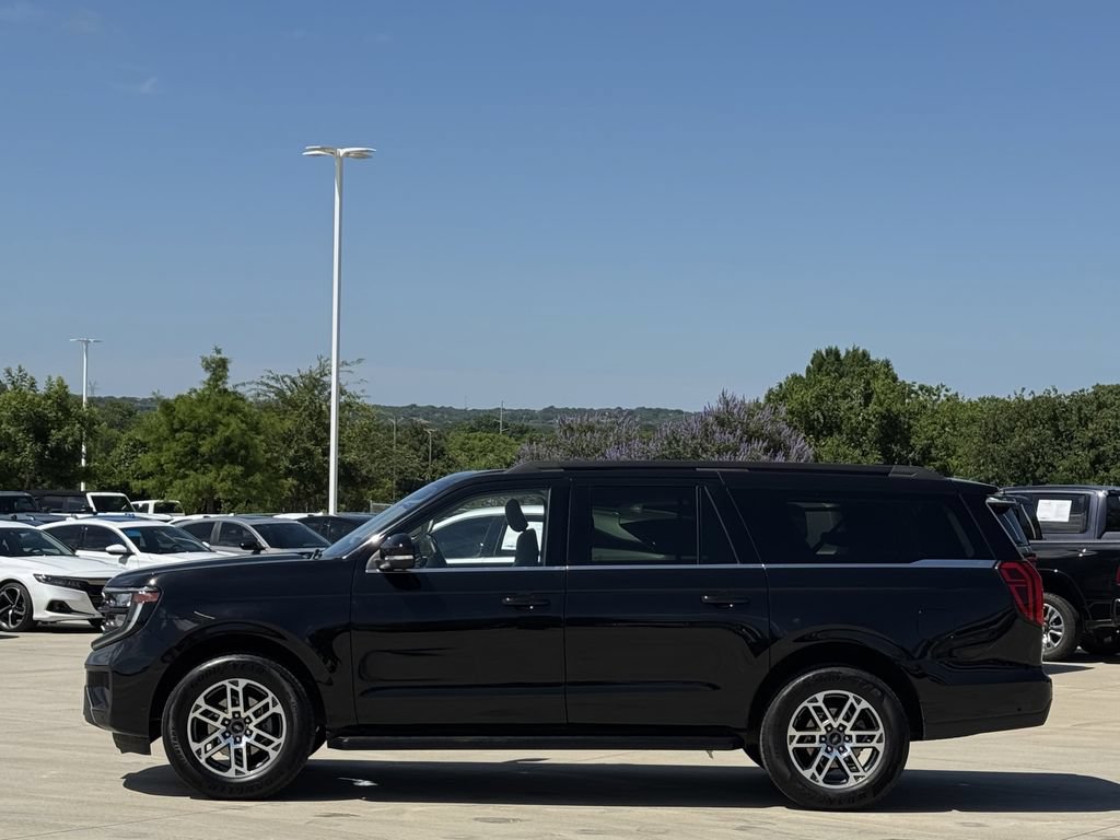 Used 2025 Ford Expedition Max Active RWD image 3