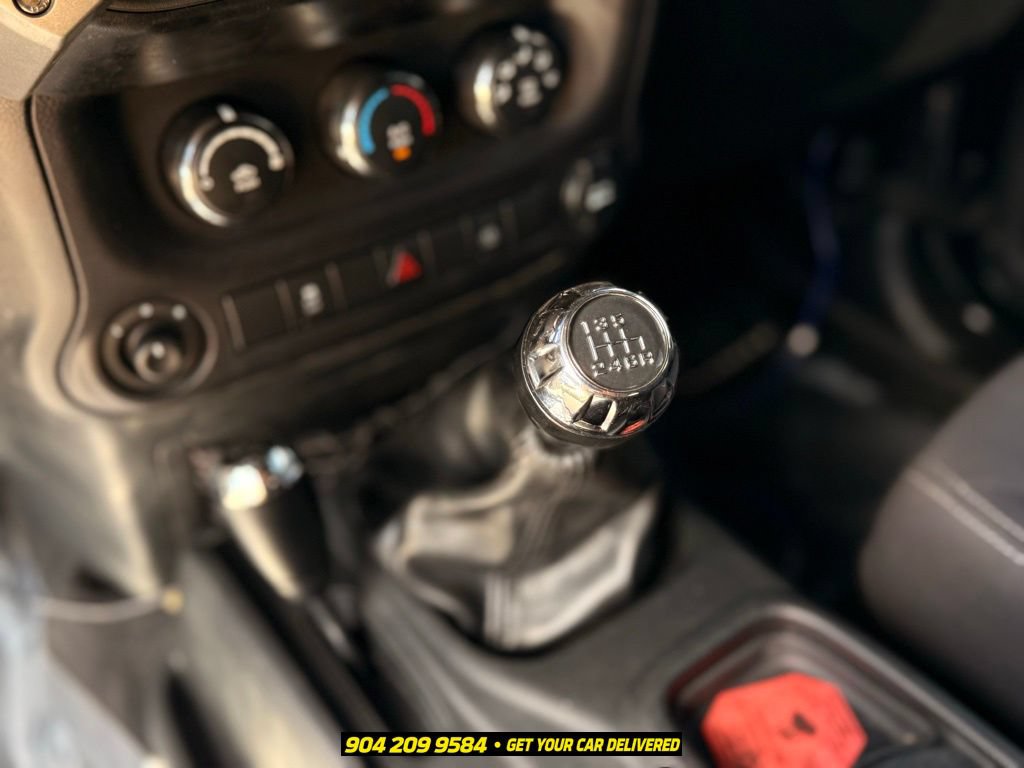 Used 2017 Jeep Wrangler Unlimited Rubicon w/ Connectivity Group AWD/4WD image 17