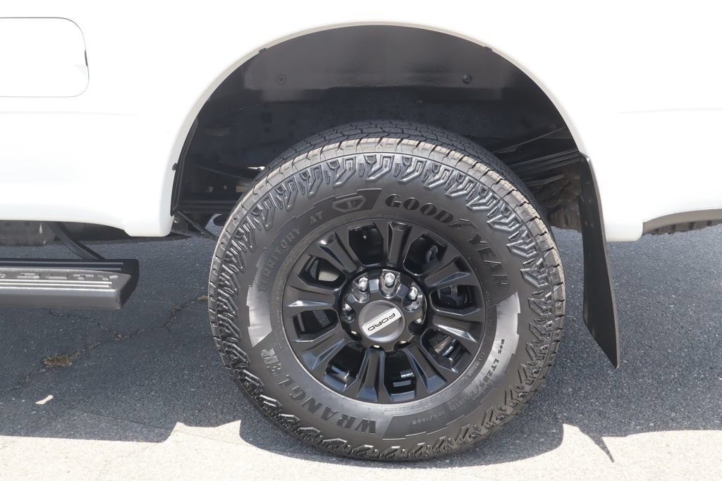 Used 2022 Ford F350 Platinum w/ Tremor Off-Road Package AWD/4WD image 13