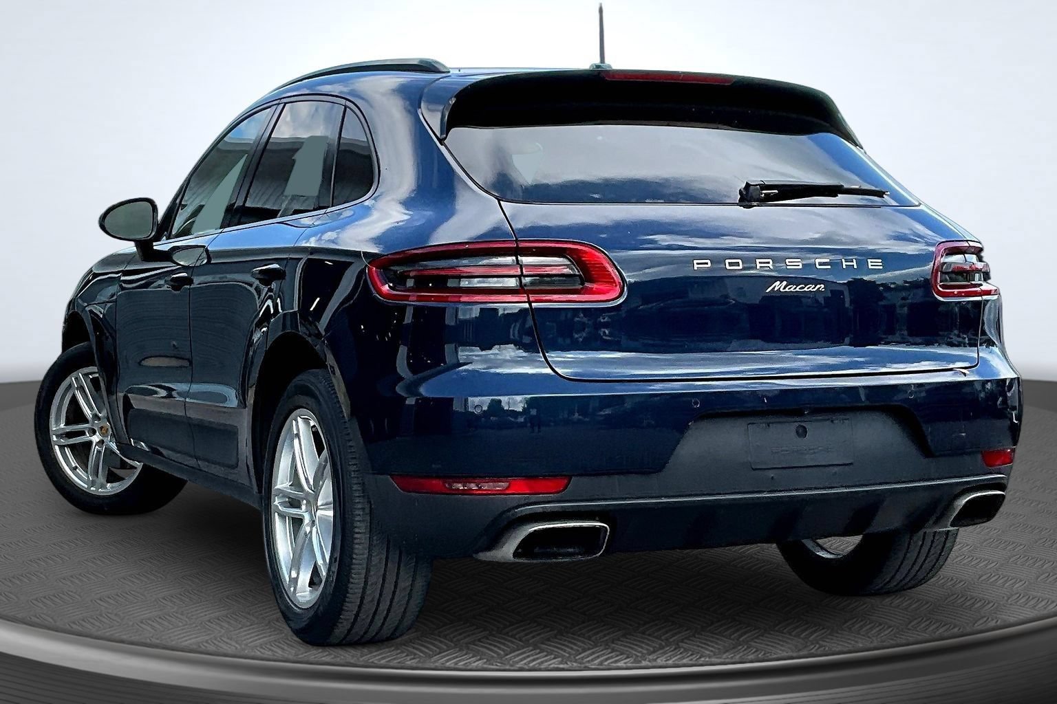 Used 2017 Porsche Macan AWD/4WD image 4